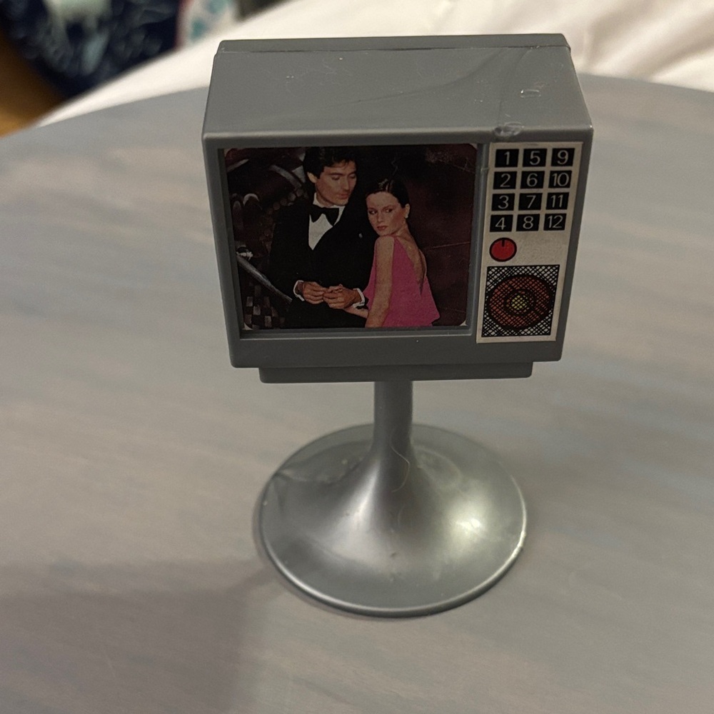 Vintage 1984 barbie tv with stand